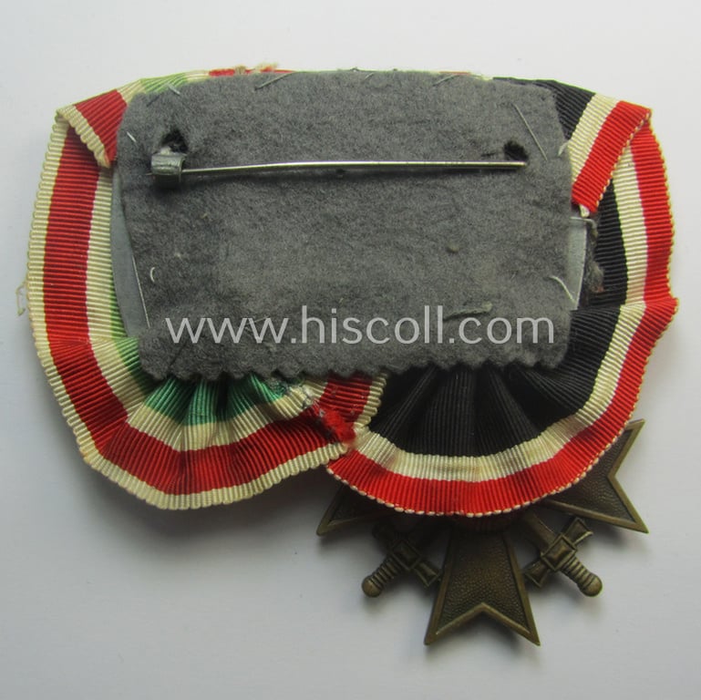 Superb example of a 2-pieced medal-bar (ie.: 'Orden- o. Doppelspange') resp. showing a: 'KvK 2. Klasse mit Schw.' and a WH Memelland 'Anschluss'-medal: '22 März 1939' (being of the so-called: 'slanted G'-type)