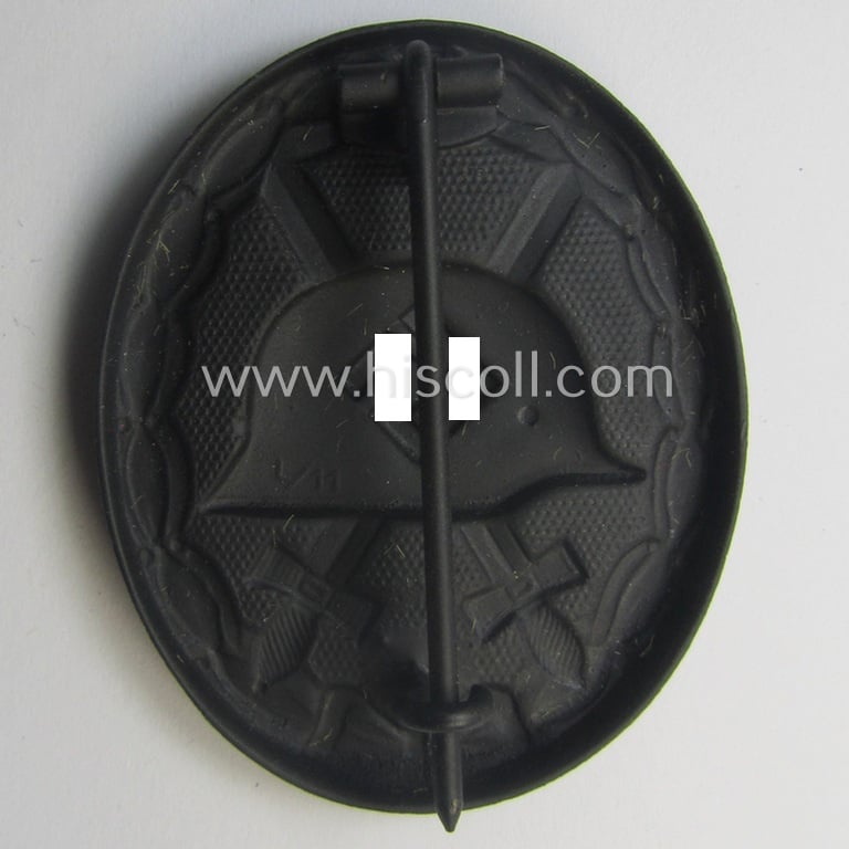 'Verwundeten-Abzeichen in Schwarz' being a maker- (ie. 'L/11'-) marked example by the company: 'Wilhelm Deumer' and that came stored in its typical, blue-toned 'LDO'-type etui (ie. two-pieced-box)