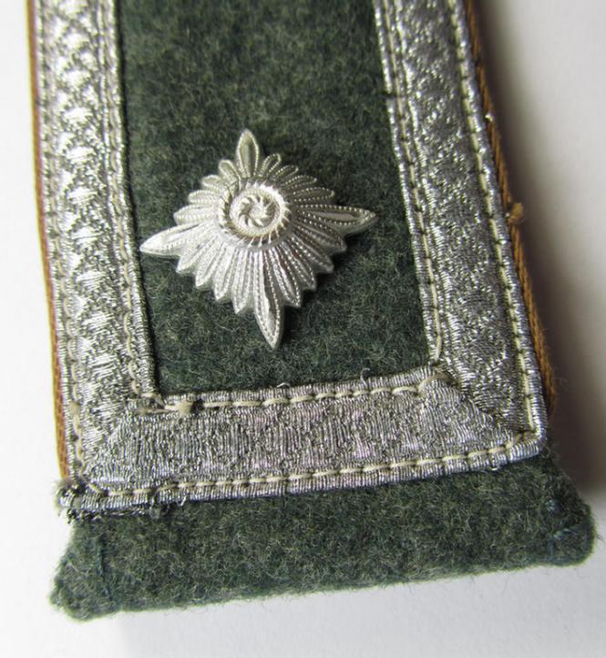 Very nice - and rarely encountered albeit regrettably single! - IMO early- ie. mid-war-period-, WH (Heeres) NCO-type shoulderstrap, as was intended for - and/or used by! - a: 'Feldwebel der Kradschützenbtle. der Pz.Div. u. Inf.Div. (mot)'