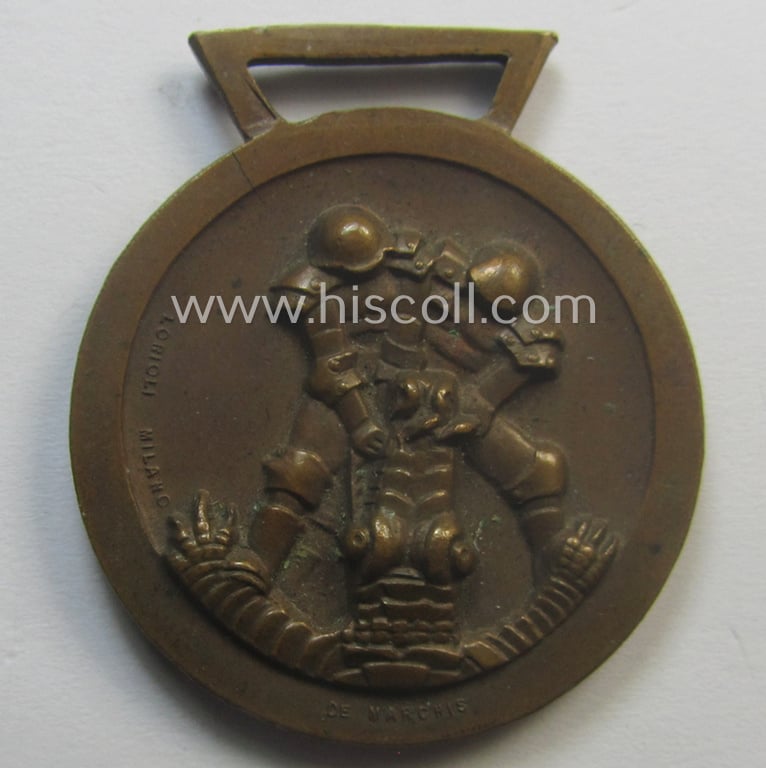 Golden-bronze-coloured (and 'Buntmetall'-based!) example of a: 'Deutsch-Italienische Feldzugsmedaille' (or: German-Italian campaign-medal) that came together with its (full length- and 'virtually mint- ie. unissued') piece of original ribbon