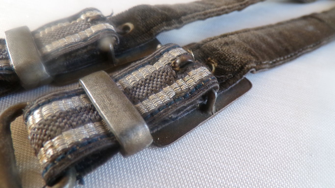 2nd Model Luftwaffe Deluxe Dagger Hangers
