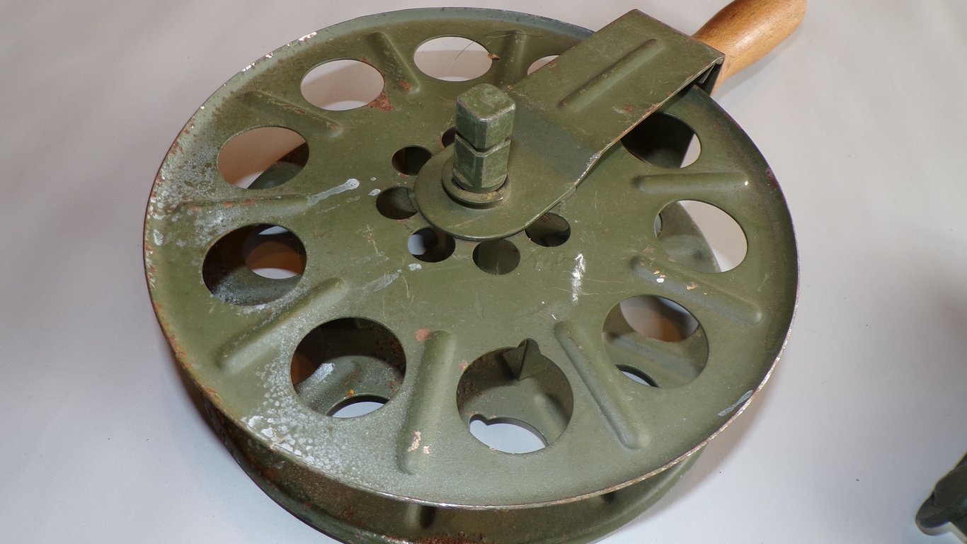 Hand-Held Field Telephone Cable Reel (Abspuler)