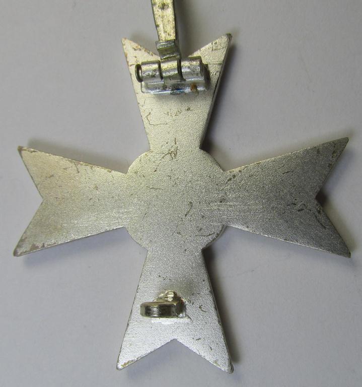 Luxuriously-styled, 'Kriegsverdienstkreuz 1. Klasse ohne Schwertern' being an attractive and maker- (ie. '50'-) marked specimen that is executed in typical, silverish-coloured metal (ie. 'Buntmetall') and that comes in a wonderful condition
