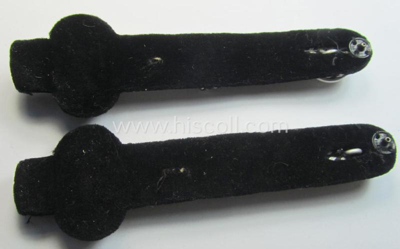 Attractive - fully matching and rarely found! - pair of FAD (ie. 'Freiwilligen Arbeitsdienst') velvet-based, officers'-type shoulderboards (being of the pattern as was used in the period between 1932-36) as was intended for a: 'FAD-Oberfeldmeiste...