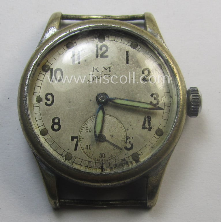 WH (Kriegsmarine) WWII-period wrist-watch (or: 'Dienstuhr') of the make: 'K.M. Zentra' having a silverish-white-coloured dial-plate and neatly engraved number on its back that reads: '527540'