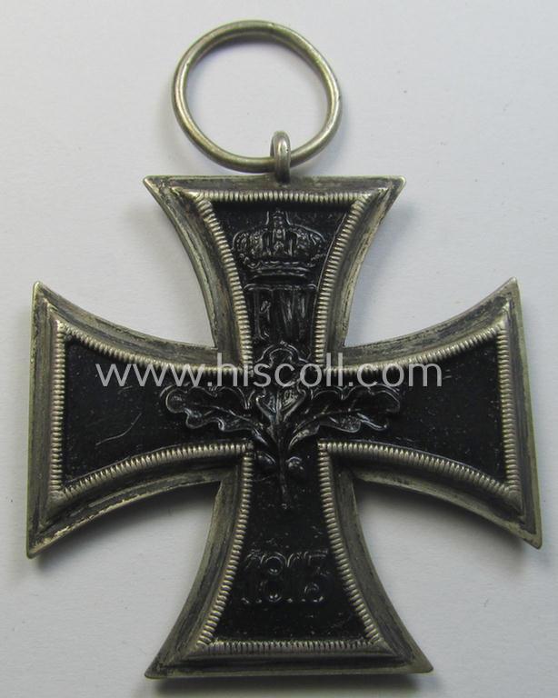 Attractive - and very unusual! - WWI-period: 'Eisernes Kreuz II. Klasse' (or: iron cross second class) being a maker- (ie. 'M'-) marked example that comes stored in its luxuriously-styled, darker-blue etui as issued and found