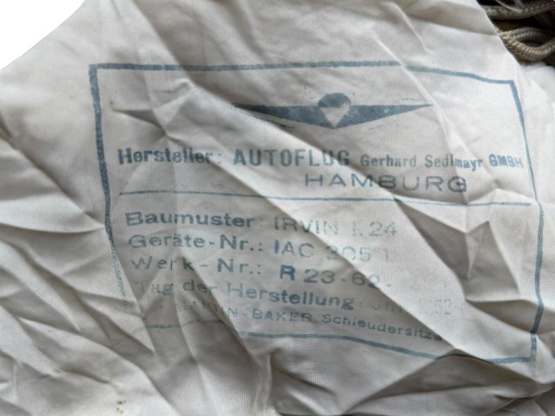 FJ RZ-20 Harness and Parachute