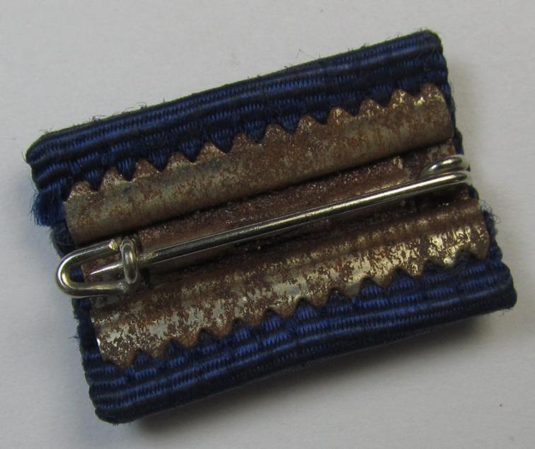 One-pieced medal-bar (ie. 'Band- o. Feldspange') as intended for the WH (Luftwaffe) 'Dienstauszeichnung für 4 Jahre Treue Dienste' (having a silver-coloured- and 'down-tail-type' eagle-device attached)