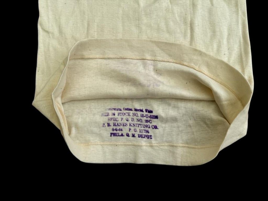 US WWII White Cotton Under shirt ( 1944 )