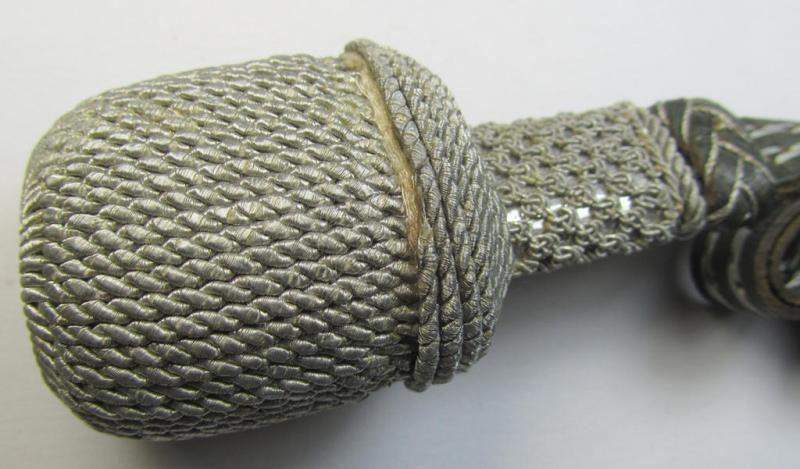 'Standard-issue'-pattern, WH (Heeres) sword-knot (ie. 'Portepee') as executed in green-coloured leather combined with silver-green-coloured 'bullion' and that comes in an overall nice- (ie. I deem just moderately used- ie. worn-), condition