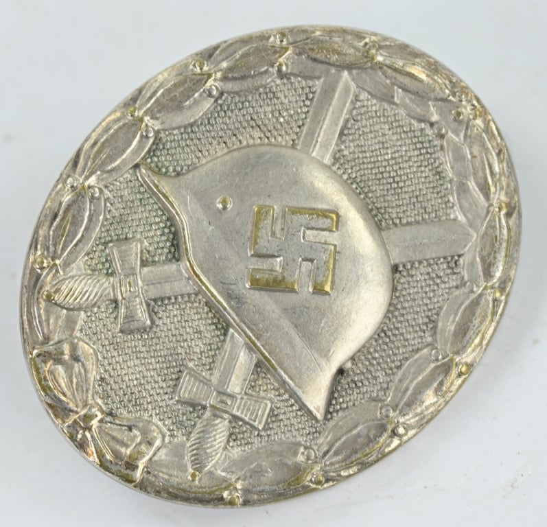 German Wound badge in Silver with half case