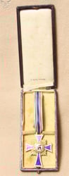 Boxed Mothers Cross in Gold – Ehrenkreuz der...