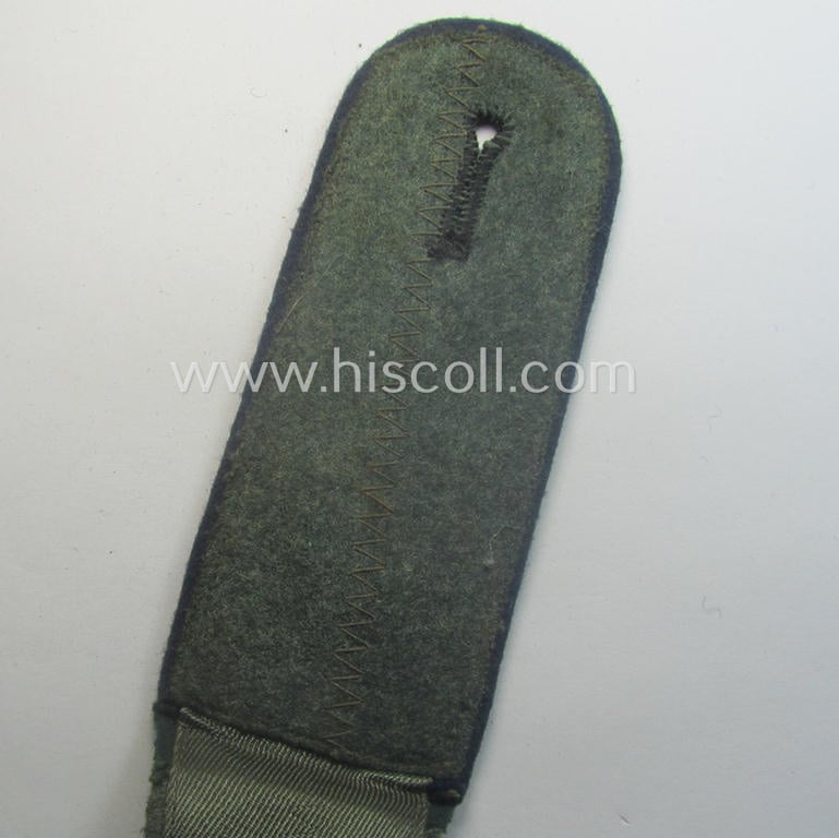 Regrettably single, early- (ie. pre-) war-period WH (Heeres), 'M40-) pattern (rounded-styled and neatly 'cyphered') EM-type shoulderstrap as was intended for a: 'Soldat des Sanitäts-Abtlgs. 22'