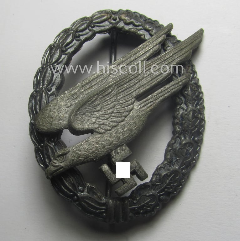Superb, WH (Luftwaffe) 'Fallschirmschützen-Abzeichen' being a (typical and clearly!) maker- (ie. 'A'-) marked and 'Feinzink'-based example by the: 'Assmann & Söhne'-company that comes stored in its period etui