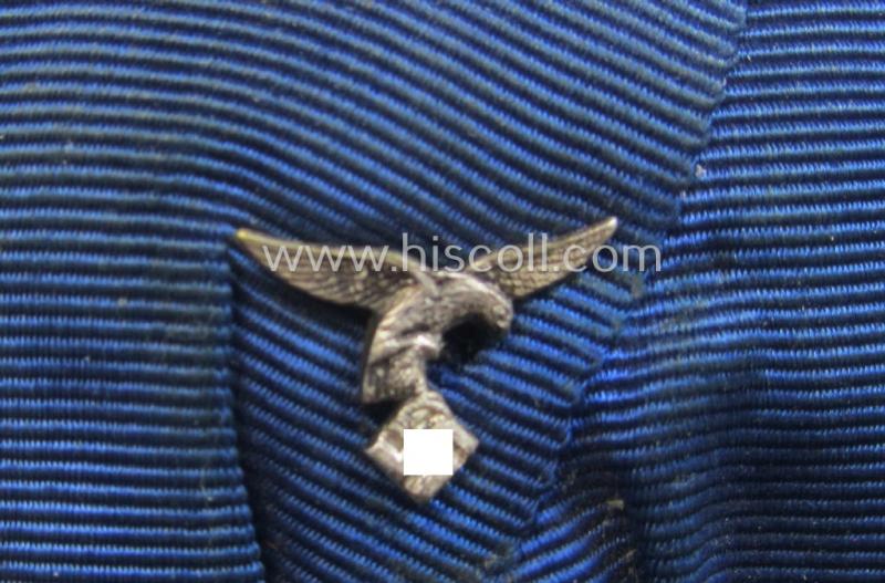 Bright silver-toned WH (Luftwaffe) so-called: 'Einzelspange' showing a: 'WH-Dienstauszeichnung 4. Stufe' (as was intended for 4 years of loyal-service) and that shows a detailed, Luftwaffe-type-eagle-device, period-attached