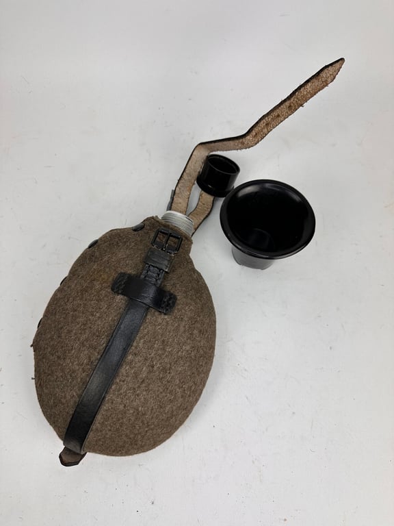 WW2 canteen "G&CL 41" Bakelite cup