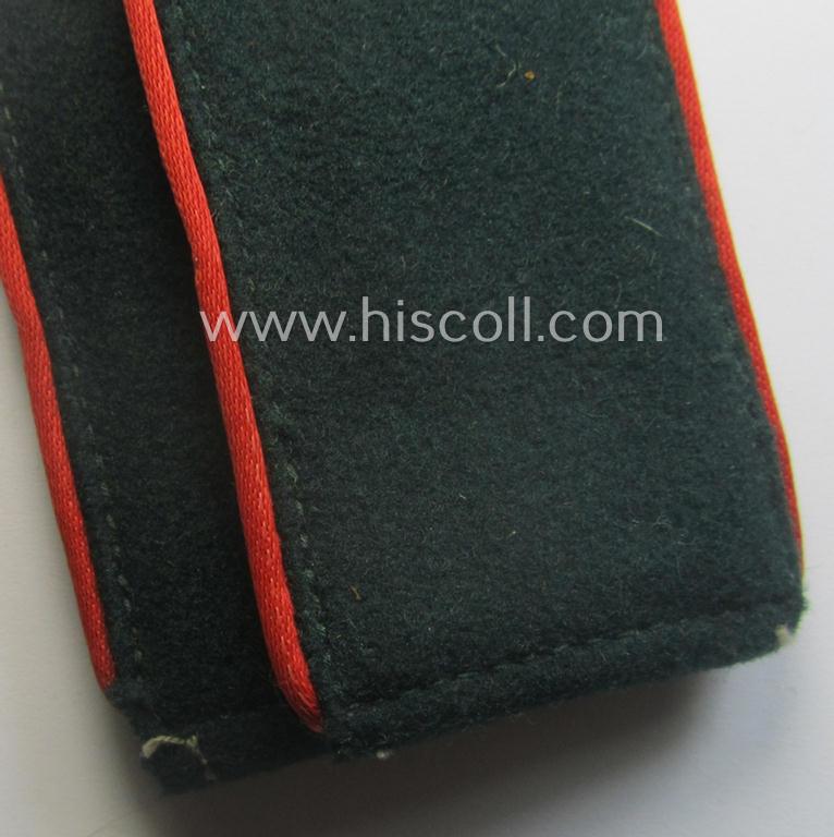 Pair of so-called: 'M40'-pattern, WH (Heeres) EM-type shoulderstraps: 'Sld. der (Sturm)Artillerie.-Trpn.'