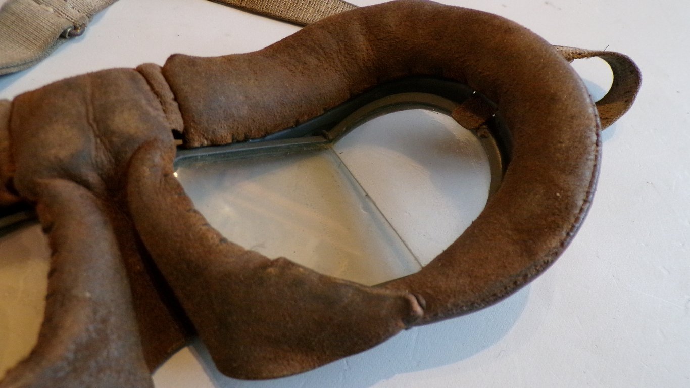 British RAF Mk VIII Flying Goggles – A.M Marked