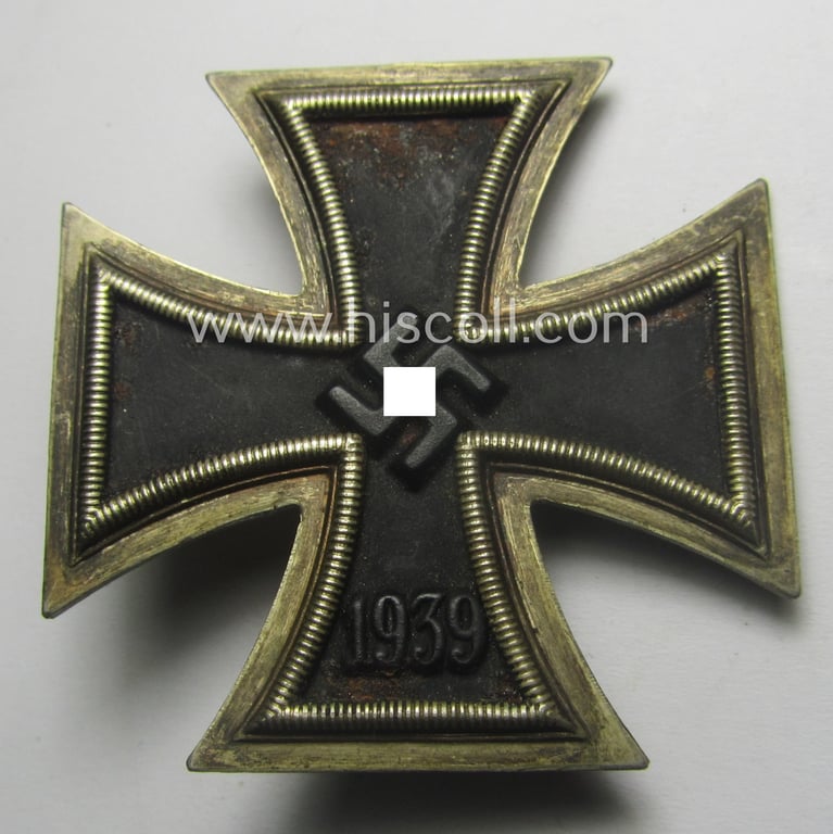'Eisernes Kreuz 1. Kl.' (or: Iron Cross 1st class) being a (typical) maker- (ie. '7'-) marked example as was produced by the maker (ie. 'Hersteller'): 'Paul Meybauer' and that comes in its original etui as issued