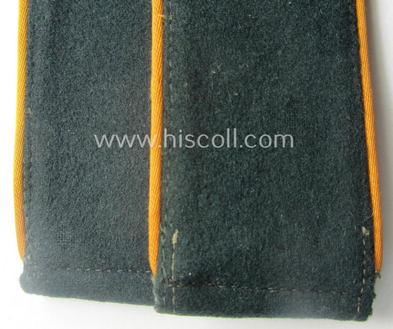 Pair of WH (Heeres) early-war-period- (ie. 'M40'-pattern), EM-type shoulderstraps as was intended for a: 'Soldat eines Kavallerie- o. Reiter-Rgts.'