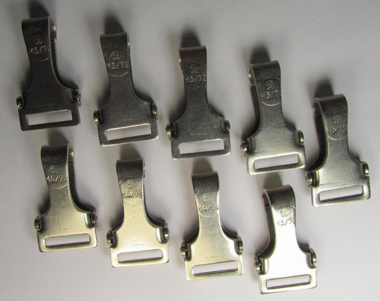 'Pebbled'-styled- and nickle-chrome-based, so-called: shoulderstrap 'snap-on-catch' as was intended for usage by the various (political) SA- (ie. SS- etc.) staff-members (showing an: 'RzM M5/72' makers'-designation)