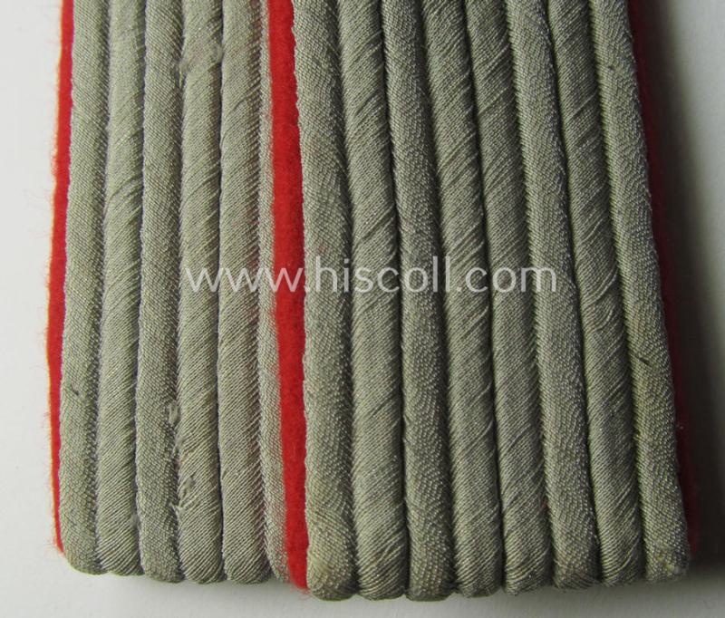 Pair of WH (Heeres) officers'-type shoulderboards: 'Leutnant eines (Sturm)Artillerie-Rgts. o. Abtgs.'