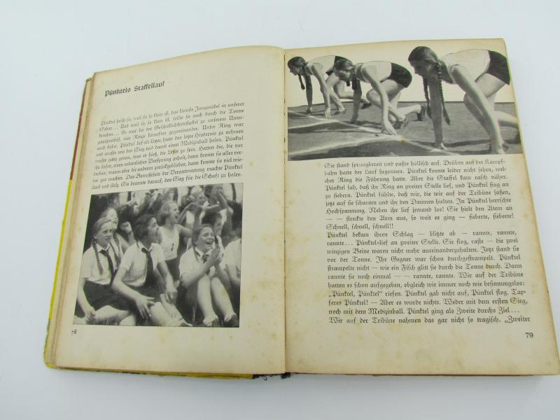 Book : So sind wir ( That's how we are:) Young girls tell their stories