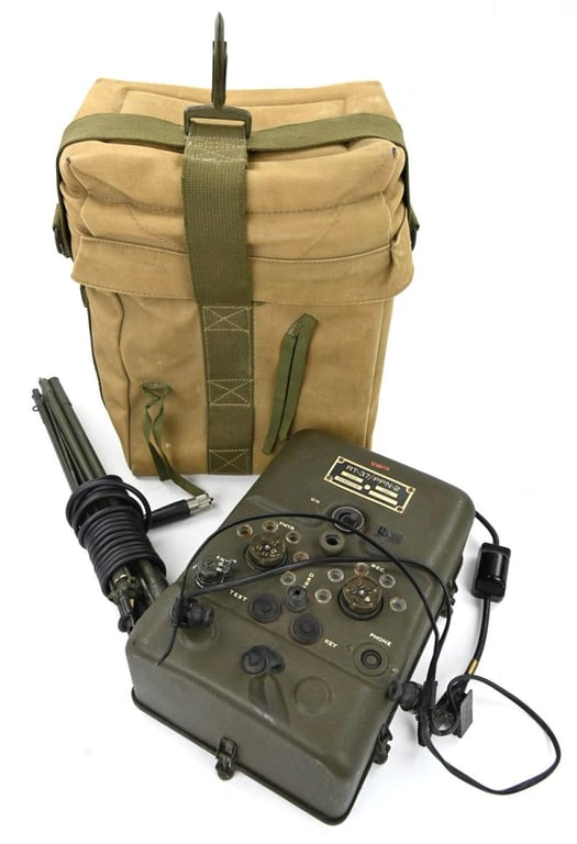 US WW2  Airborne PPN-2 Pathfinder Beacon in Carrying Bag