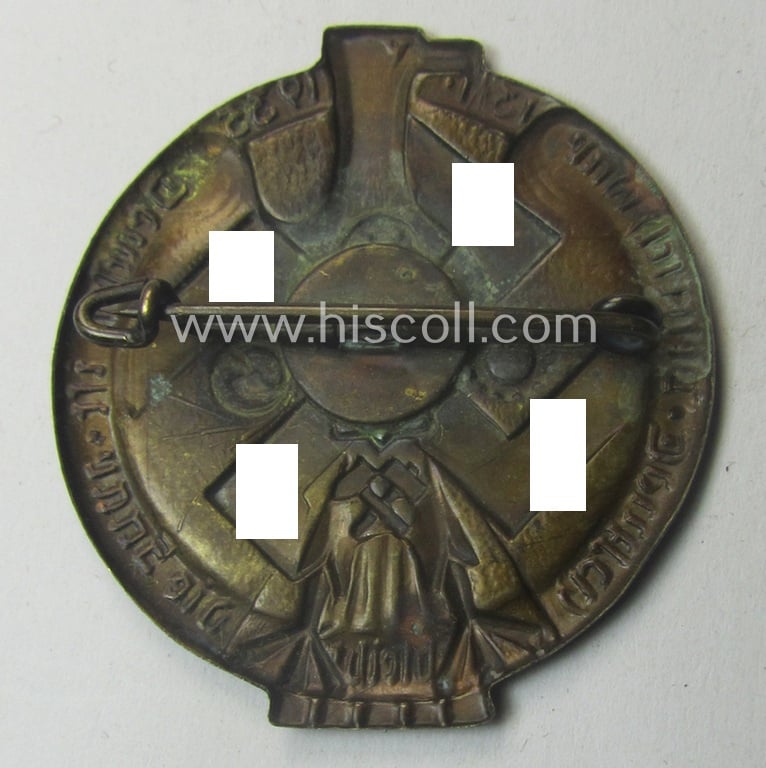 Commemorative, hollow-back- and/or golden-bronze-toned, so-called: N.S.D.A.P. (ie. D.A.F.-) related day-badge (ie. 'tinnie') as executed in zinc-based-metal that is showing the text: 'Deutsch war - Deutsch ist - Deutsch bleibt die Sonne - 13-1-1935'