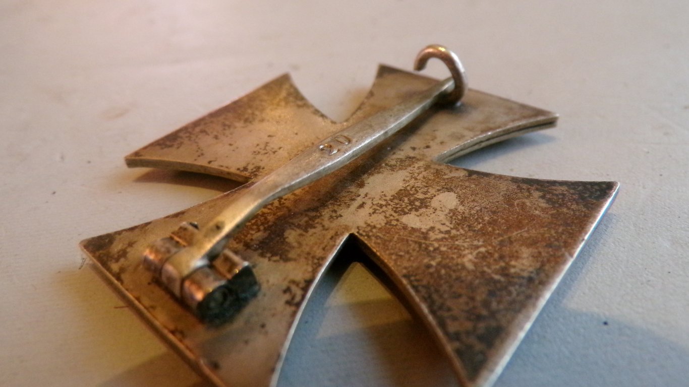 Iron Cross 1939 1st Class "20"