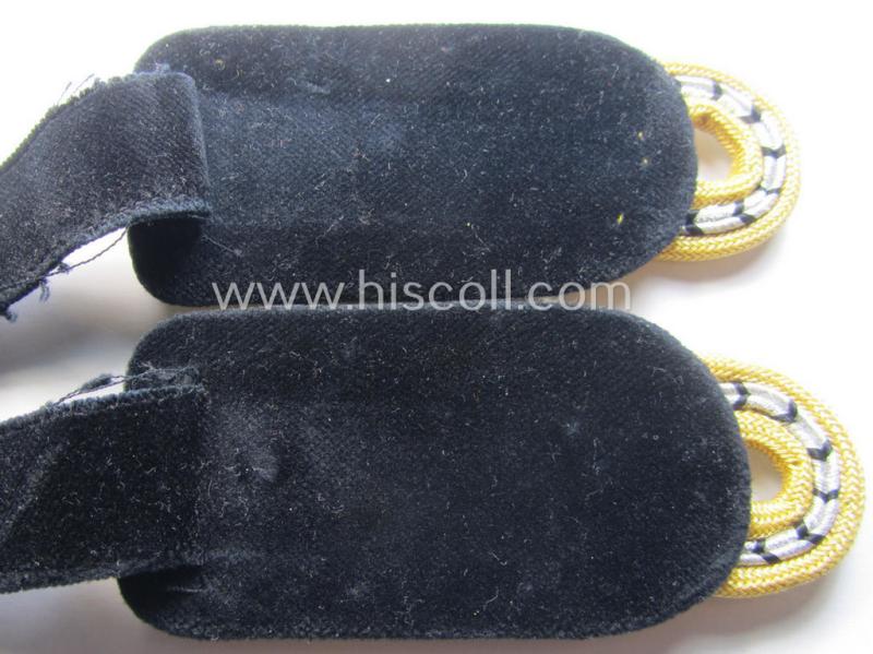 Pair of RAD- (ie. 'Reichsarbeitsdienst') general-officers'-type shoulderboards (of the 3rd pattern) as intended for a high-ranked RAD-general-officer ('höhere Führer o. Generalarbeitsführer')