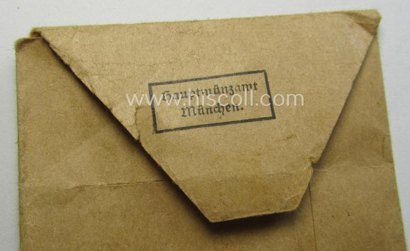 Medal-set: 'Medaille für Deutsche Volkspflege' packed in its original pouch of issue by the: '(Bayr.) Hauptmünzamt - München'