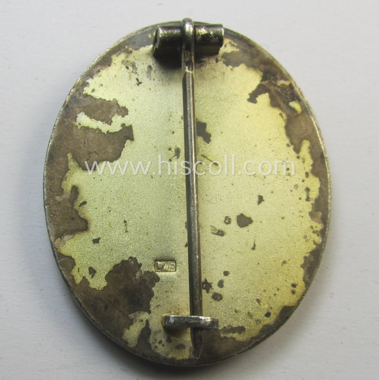 Superb - and very rarely found! - typical 'Buntmetall'-based and/or maker- (ie. 'L/15'-) marked! - example of a silver-class wound-badge (or: 'Verwundeten-Abzeichen in Silber') as was produced by the: 'Otto Schickle'-company