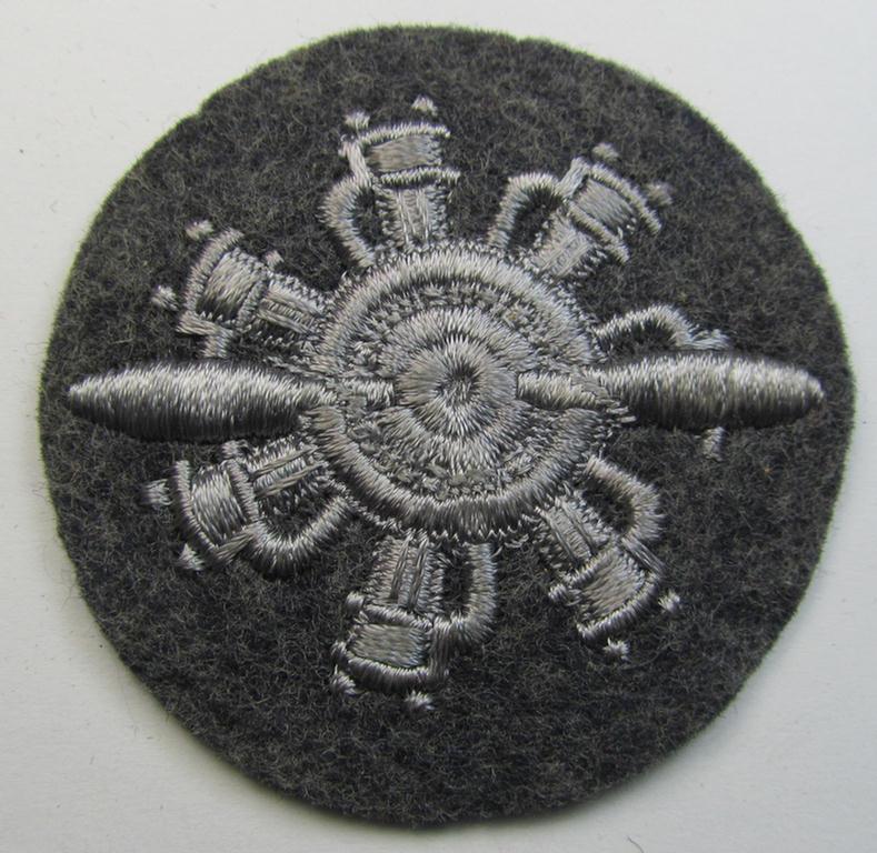Machine-embroidered, WH (Luftwaffe) trade- ie. special-career-patch (ie. 'Laufbahn- o. Tätigkeitsabzeichen') as was specifically intended for a: 'Geräteverwalter (Flzg.)' and that comes in a 'virtually mint' and/or never tunic-attached, conditi...
