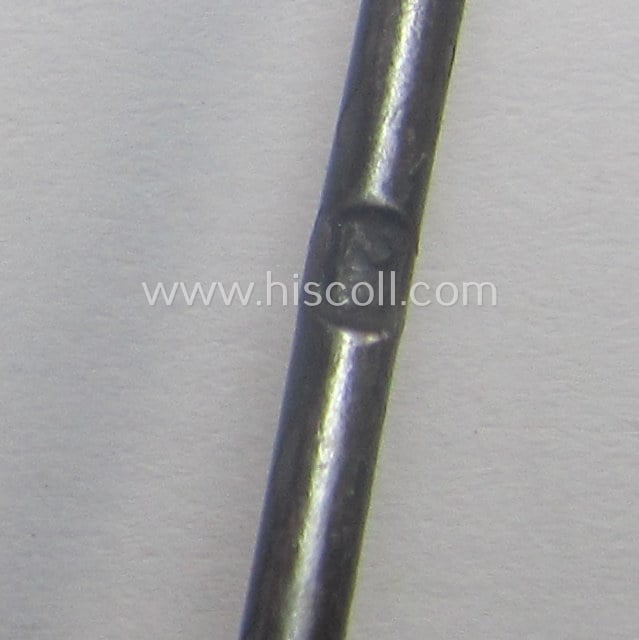 Maker- (ie. '26'-) marked example of a black-class wound-badge (or: 'Verwundeten-Abzeichen in Schwarz') being an example that was produced by the maker (ie. 'Hersteller') named: 'B.H. Mayer’s Kunstprägeanstalt - Pforzheim'