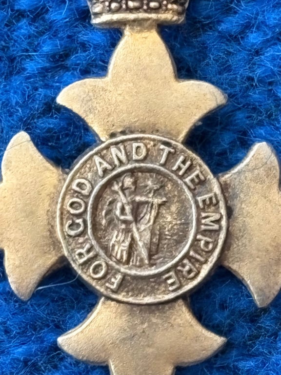 AUTHENTIC BRITISH WWI 1917 CASED OBE STERLING SILVER SET MEDAL WITH MINIATURE.  ADDITONAL PHOTOS