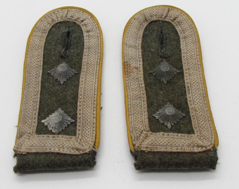 Wehrmacht (Heer) M43 Signals ‘Oberfeldwebel' shoulder boards