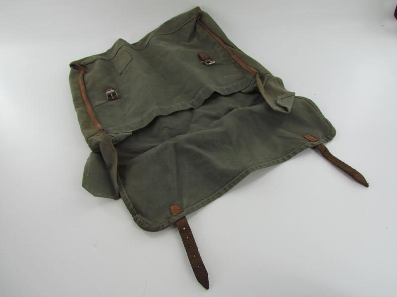 Early German Bekleidungstasche 31