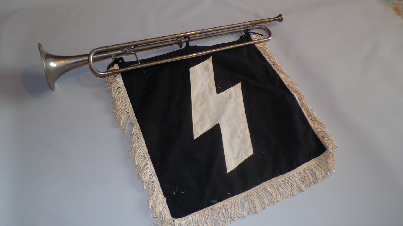 Large Deutsches Jungvolk (DJ) Trumpet and Banner