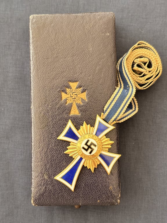 WWII GERMAN CASED MOTHER’S CROSS MEDAL CF ZIMMERMANN
