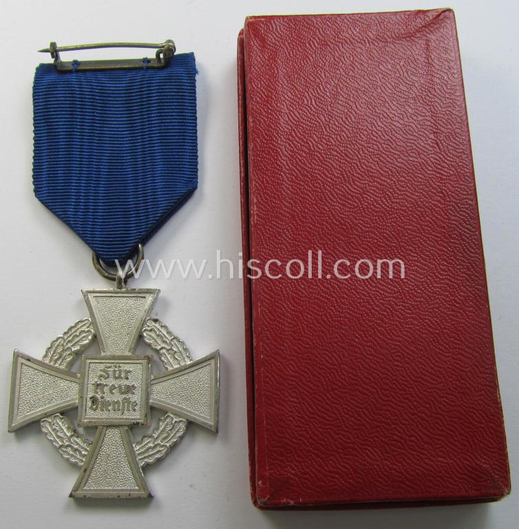 Neat, 'Treuedienst Ehrenzeichen 2. Klasse' being a non-maker-marked example that came mounted onto its original ribbon (ie. 'Bandabschnitt') and that came stored in its non-maker-marked etui (ie. two-pieced box)