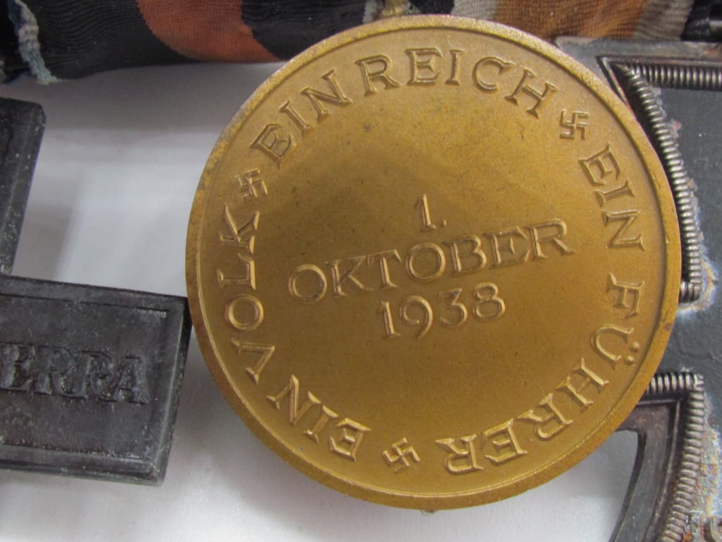 Three pieced Medal Bar with also Italian War Merit Cross (Merito di Guerra)