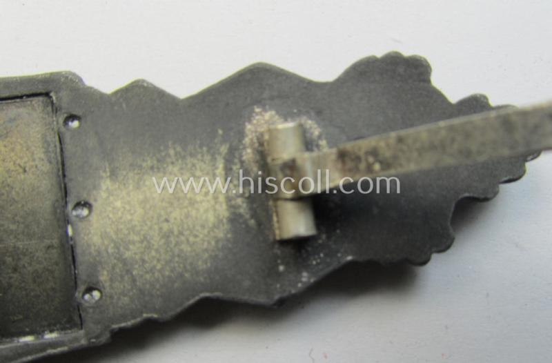 Attractive, 'Nahkampfspange in Silber' (or: silver-class close-combat clasp ie. CCC) being a non-maker-marked- and/or minimally converse-shaped so-called: 'six-dot'-specimen as was produced by a to date unidentified maker- (ie. 'Hersteller')