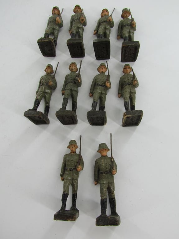 Grouping of 10x Lineol German Toy Soldiers