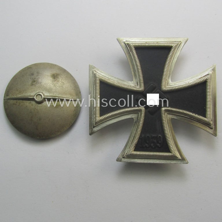 Superb - and minimally used! - 'EK 1. Kl.' (or: Iron Cross 1st class) as executed in the scarcely seen so-called: 'screw-back'-pattern being a typical maker- (ie. 'L/11'-) marked example as was produced by the 'Hersteller': 'Wilh. Deumer'
