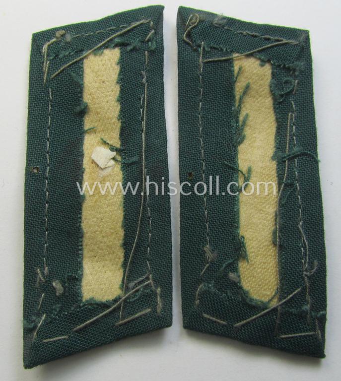 Fully matching pair of pre- (ie. early-war-) period WH (Heeres) 'M36' (ie. 'M40'-) type collar-patches (ie. 'Einheitskragenspiegel') as piped in bright-red-coloured branchcolour as intended for usage by a: 'Soldat der (Sturm-)Artillerie-Trpn....