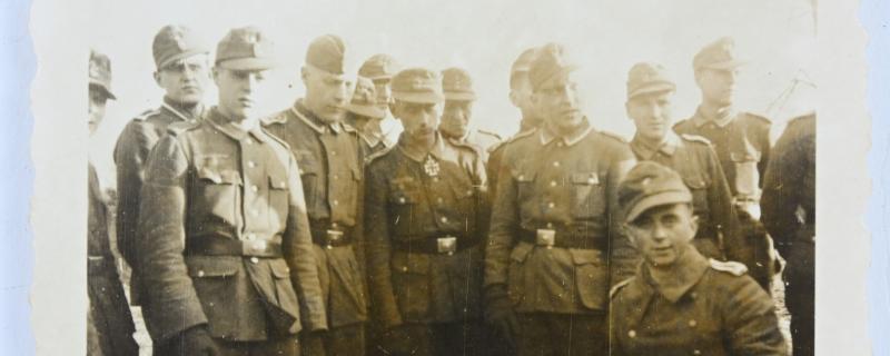German WH Picture 'Knight's Cross Recipient and Comrads'