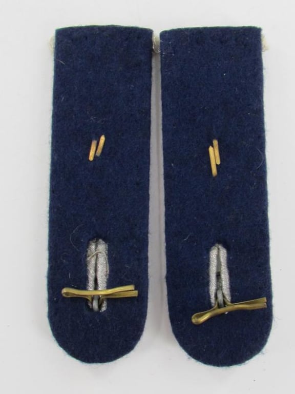 Luftwaffe  leutnant medical shoulder boards