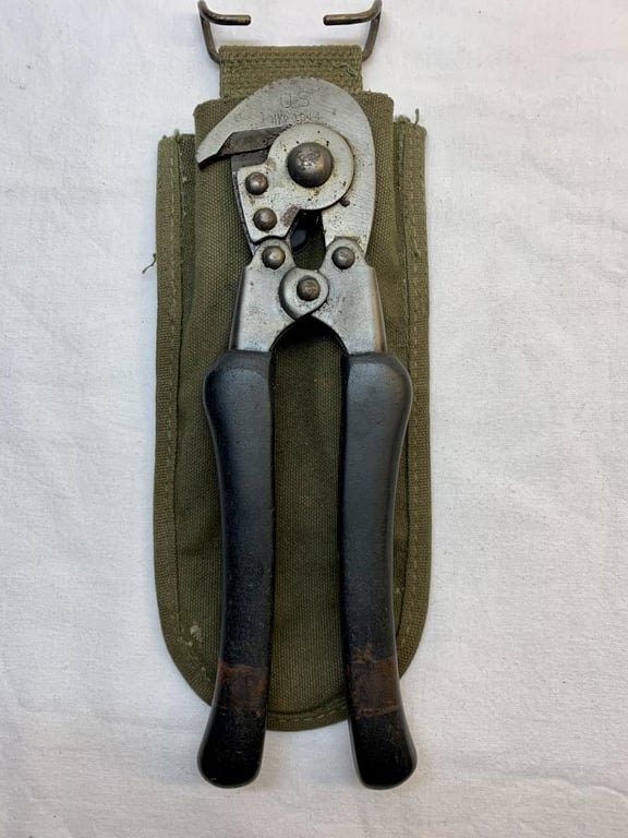 U.S. M1938 Wire Cutters in Carrying Pouch -1944-