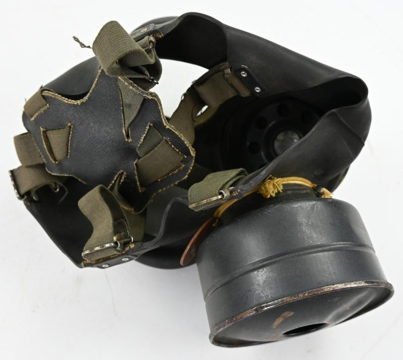 British WW2 Leightweight Gasmask in Carrying Bag